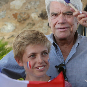 Exclusif - Bernard Tapie célèbre la victoire des Bleus, champions du monde 2018, sur le port de Saint-Tropez, le 15 juillet 2018. © Luc Boutria/Nice Matin/Bestimage 