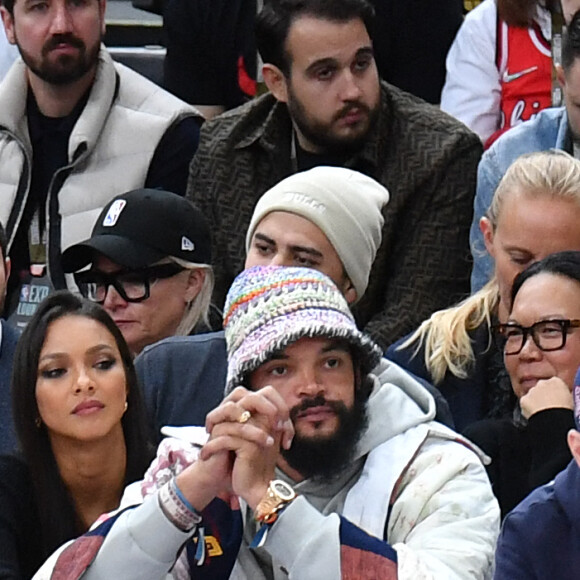 Joakim Noah et sa femme Lais Ribeiro - People au match de Basketball Paris NBA 2023 entre les Pistons de Detroit et les Bulls de Chicago à l'Accor Arena Bercy le 19 janvier 2023. © Veeren/Bestimage