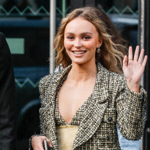 Lily-Rose Depp à la sortie du défilé de mode Chanel lors de la Fashion Week printemps/été à Paris. © Veeren Ramsamy-Christophe Clovis/Bestimage 