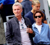 Denis Brogniart et sa femme Hortense dans les tribunes des internationaux de France de Roland Garros à Paris le 30 mai 2022.
