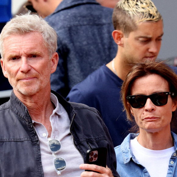 Denis Brogniart et sa femme Hortense dans les tribunes des internationaux de France de Roland Garros à Paris le 30 mai 2022.