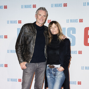 Denis Brogniart et sa femme Hortense à l'avant-première du film " Le Mans" au cinéma Gaumont Champs-Élysées à Paris, France, le 6 octobre 2019
