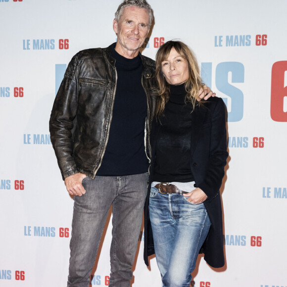 Denis Brogniart et sa femme Hortense à l'avant-première du film " Le Mans" au cinéma Gaumont Champs-Élysées à Paris, France, le 6 octobre 2019