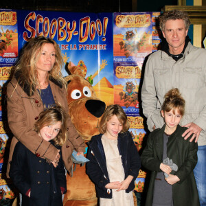 Denis Brogniart, son épouse Hortense et leurs filles Violette, Blanche et Lili- Première "Scooby Doo 2" aux Folies Bergères à Paris le 18 novembre 2012.