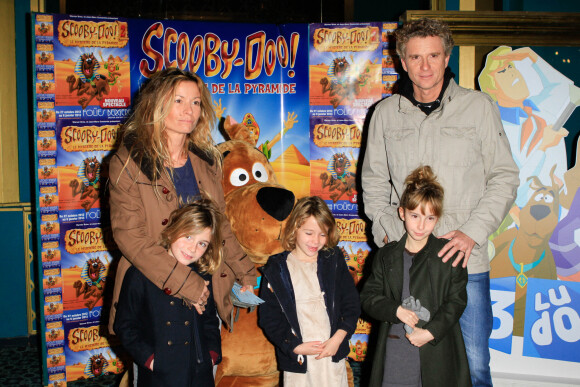 Denis Brogniart, son épouse Hortense et leurs filles Violette, Blanche et Lili- Première "Scooby Doo 2" aux Folies Bergères à Paris le 18 novembre 2012.