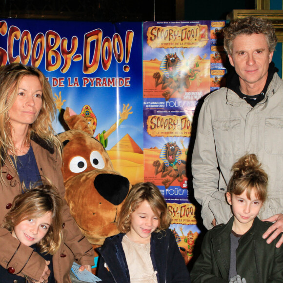Denis Brogniart, son épouse Hortense et leurs filles Violette, Blanche et Lili- Première "Scooby Doo 2" aux Folies Bergères à Paris le 18 novembre 2012.