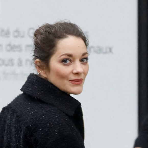 Marion Cotillard - Défilé Chanel Haute Couture printemps/été 2023 lors de la Fashion week à Paris le 24 janvier 2023. © Christophe Clovis / Veeren / Bestimage