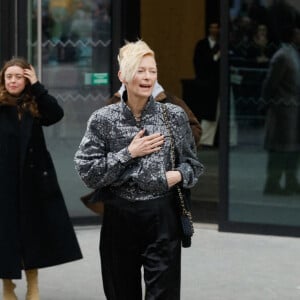 Tilda Swinton - Défilé Chanel Haute Couture printemps/été 2023 lors de la Fashion week à Paris le 24 janvier 2023. © Christophe Clovis / Veeren / Bestimage