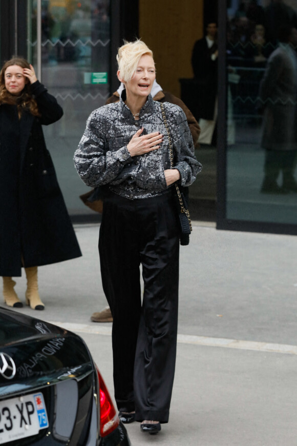 Tilda Swinton - Défilé Chanel Haute Couture printemps/été 2023 lors de la Fashion week à Paris le 24 janvier 2023. © Christophe Clovis / Veeren / Bestimage