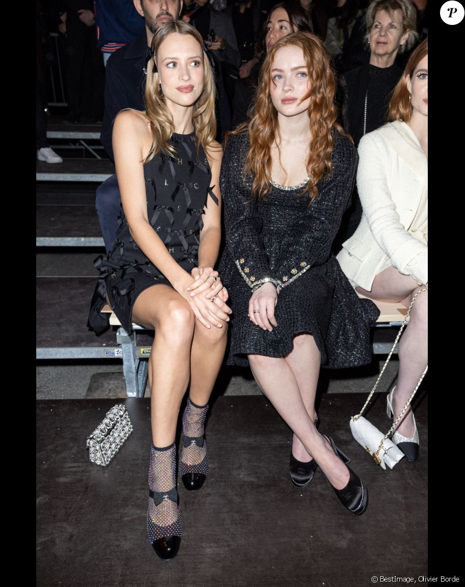 Angèle et Sadie Sink - Défilé Haute-Couture Chanel au Grand Palais Éphémère lors de la Fashion Week printemps-été 2023 de Paris, le 24 janvier 2023. © Olivier Borde/Bestimage