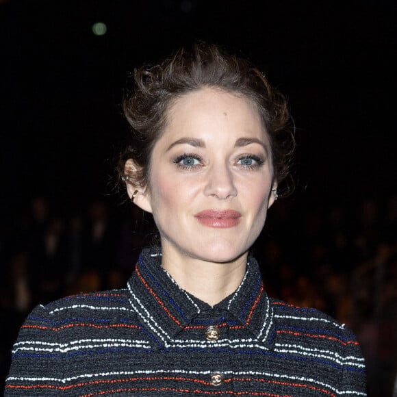 Marion Cotillard - Défilé Haute-Couture Chanel au Grand Palais Éphémère lors de la Fashion Week printemps-été 2023 de Paris, le 24 janvier 2023. © Olivier Borde/Bestimage