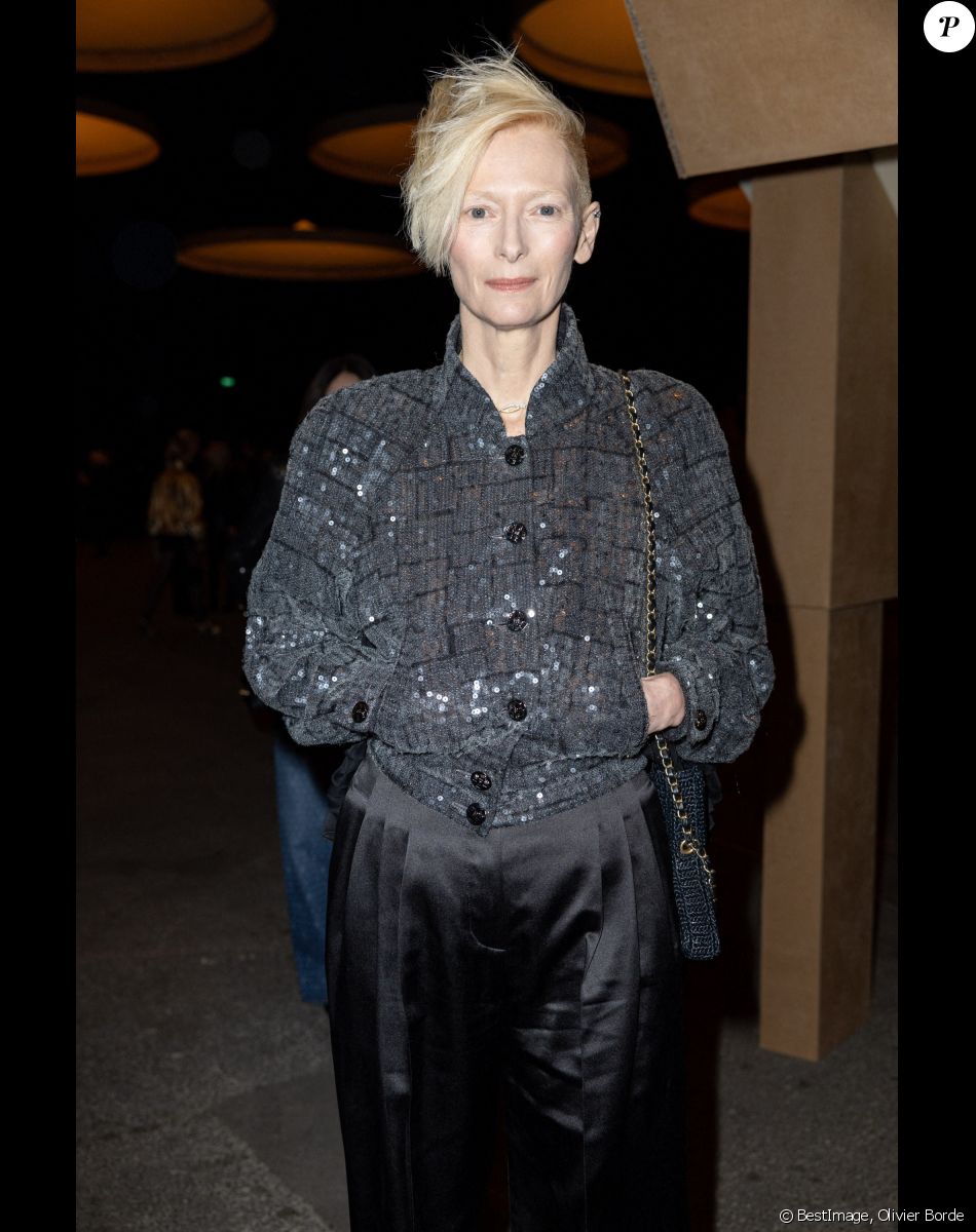 Tilda Swinton - Défilé Haute-Couture Chanel au Grand Palais Éphémère lors de la Fashion Week printemps-été 2023 de Paris, le 24 janvier 2023. © Olivier Borde/Bestimage