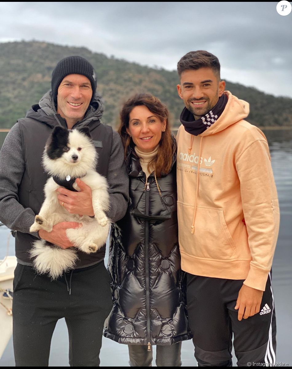 Zinédine Zidane pose avec sa femme Véronique et leur Enzo au cours de vacances en famille à Ibiza. Instagram.