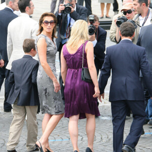 Cécilia ex-épouse Sarkozy et sa fille Jeanne-Marie Martin, son fils Louis et Nicolas Sarkozy lors du défilé du 14 juillet 2007