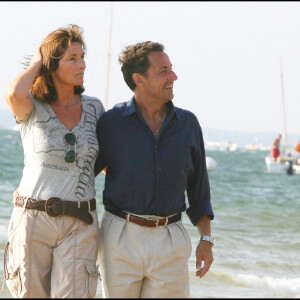 Nicolas et Cécilia Sarkozy sur la plage du Pyla avant les présidentielles