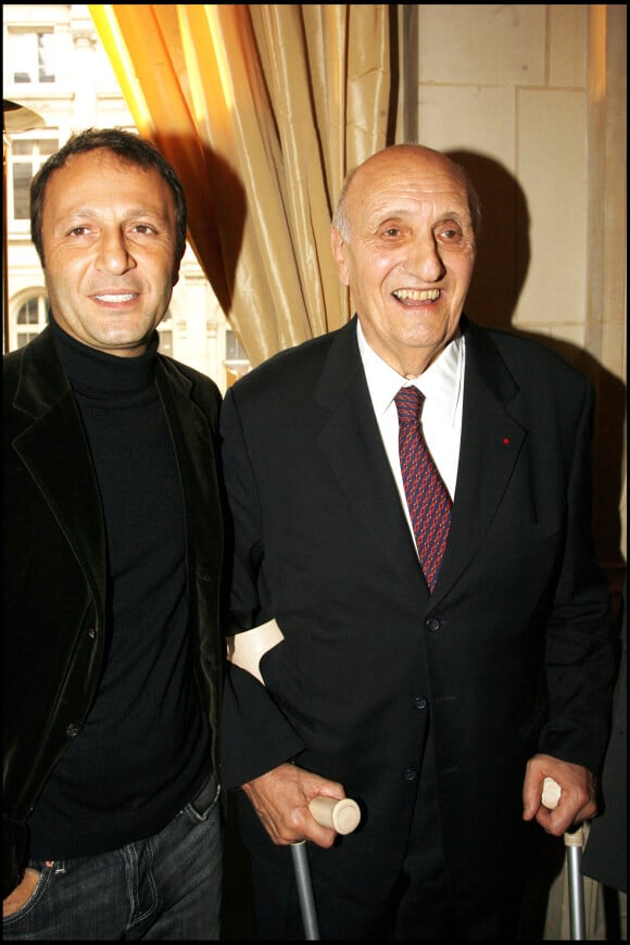 Pierre Tchernia et Arthur lorsque le premier a reçu la médaille de Vermeil de la ville de Paris en 2008