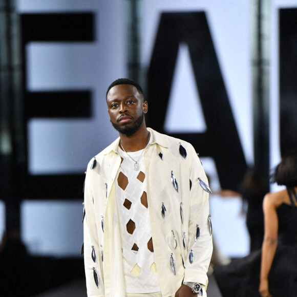Dadju - Défilé "Walk Your Worth" By L'Oreal à l'Ecole Militaire lors de la fashion week PAP femme printemps / été 2023 le 2 octobre 2022. © Veeren / Clovis / Bestimage