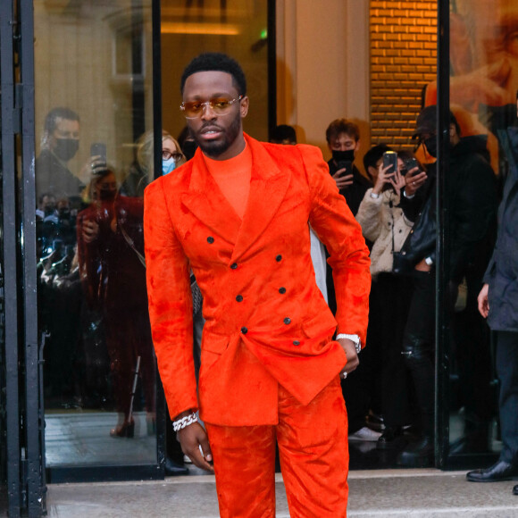 Dadju à la sortie du défilé Gaultier Haute-Couture Printemps/Eté 2022 dans le cadre de la Fashion Week de Paris, France, le 26 janvier 2022. © Veeren-Clovis/Bestimage
