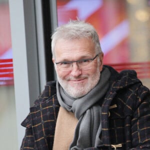 Laurent Ruquier à la sortie de l'émission "Les Grosses Têtes" aux studios RTL à Neuilly-sur-Seine, France, le 21 novembre 2022. © Jonathan Rebboah/Panoramic/Bestimage 