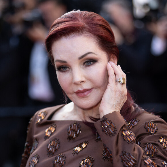 Priscilla Presley - Montée des marches du film " Elvis " lors du 75ème Festival International du Film de Cannes. Le 25 mai 2022 © Cyril Moreau / Bestimage 