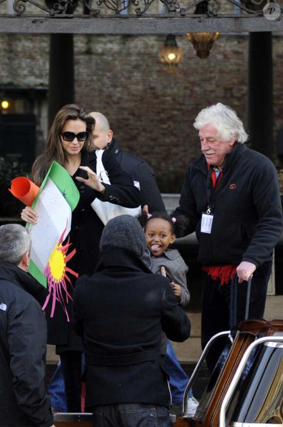 Brad Pitt et Angelina Jolie sont à Venise avec leurs filles Zahara et Shiloh. 18/02/2010