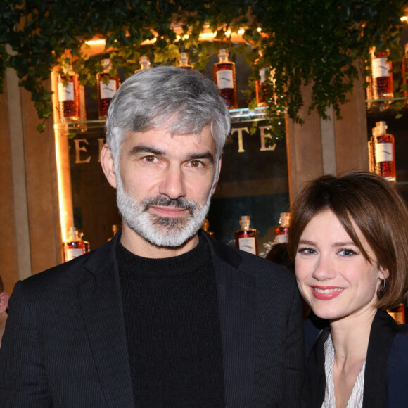 Exclusif - François Vincentelli et sa femme Alice Dufour - Soirée cocktail au nouveau bar et restaurant éphémère "Casa Eminente" dans une maison cubaine à Paris le 29 janvier 2023. A partir du 3 février et pour quelques mois seulement, le rhum cubain Eminente vous ouvre les portes de sa maison. Découvrez toute la culture cubaine au bout d'une impasse parisienne. En cuisine, le chef J. Sebbag revisite la cuisine locale et au bar, tayer elementary - deuxième meilleur bar au monde - propose 3 cocktails inédits. © Rachid Bellak/Bestimage 