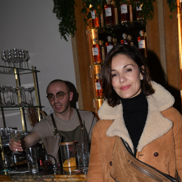 Exclusif - Nadia Farès - Soirée cocktail au nouveau bar et restaurant éphémère "Casa Eminente" dans une maison cubaine à Paris le 29 janvier 2023. A partir du 3 février et pour quelques mois seulement, le rhum cubain Eminente vous ouvre les portes de sa maison. Découvrez toute la culture cubaine au bout d'une impasse parisienne. En cuisine, le chef J. Sebbag revisite la cuisine locale et au bar, tayer elementary - deuxième meilleur bar au monde - propose 3 cocktails inédits. © Rachid Bellak/Bestimage