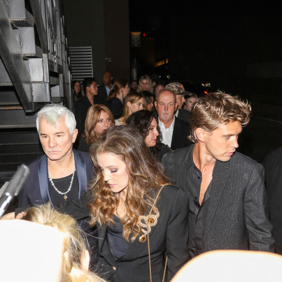 Lisa-Marie Presley et Austin Butler arrivent à la soirée d'anniversaire d'Elvis lors d'une pré-soirée des Golden Globes à Los Angeles le 8 janvier 2023. 