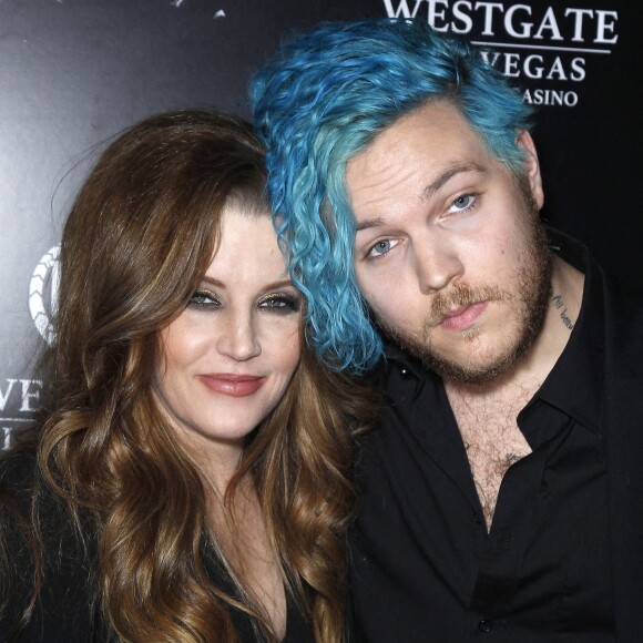 Lisa-Marie Presley et son fils Benjamin Keough (petit fils d'Elvis Presley) à la première de "The Elvis Experience" à Las Vegas.