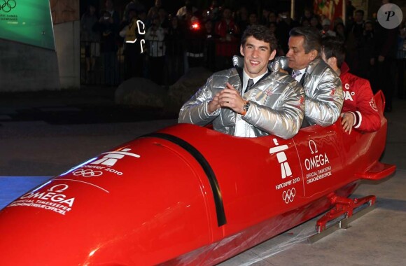 Michael Phelps fait le beau dans un bobsleigh avec Alexandre Bilodeau, à Vancouver, le 18 février 2010 !