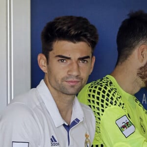 Enzo (maillot blanc) et Lucas Zidane (maillot violet), les fils de Zinedine Zidane, lors du match de foot de seconde division B opposant Fuenlabrada au Real Madrid Castilla. Madrid, le 25 septembre 2016.