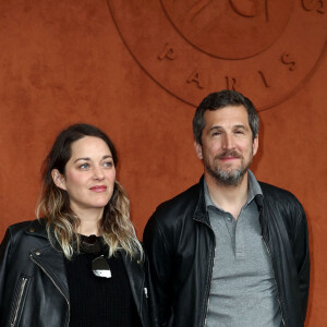 Guillaume Canet et sa compagne Marion Cotillard - People au village pour la finale hommes lors des internationaux de France de tennis de Roland Garros 2019 à Paris le 9 juin 2019. © Jacovides - Moreau / Bestimage 