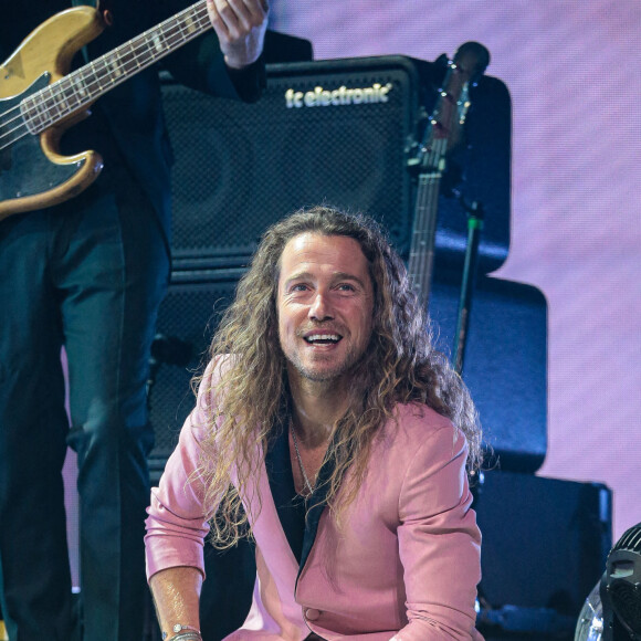 Exclusif - Julien Doré est en concert au Zenith Arena à Lille le 10 décembre 2022. © Stéphane Vansteenkiste / Bestimage 