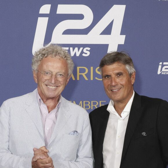 Nelson Monfort, Jean-Philippe Lustyk au photocall de la soirée de gala de la chaine i24News à Chaillot - Théâtre national de la Danse à l'occasion de la célébration du 2ème anniversaire de la signature des Accords d'Abraham, Paris le 5 septembre 2022. © Jack Tribeca / Bestimage 