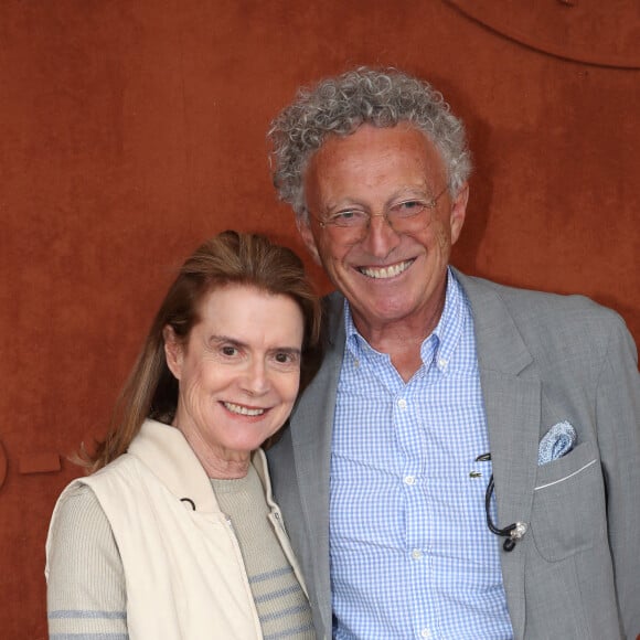 Théma - Les amoureux de Roland Garros - Nelson Monfort et sa femme Dominique au village (Jour 3) lors des Internationaux de France de Tennis de Roland Garros 2022, à Paris, France, le 24 mai 2022. © Bertrand Rindoff/Bestimage 