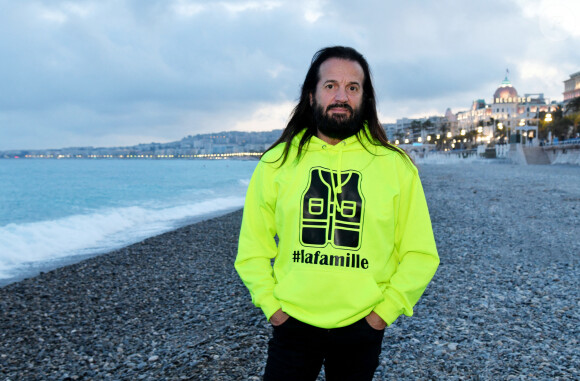 Exclusif - Francis Lalanne, tête de liste de l'Alliance Jaune pour les élections Européennes en campagne à Nice, France, le 10 mai 2019. © Bruno Bébert/Bestimage 