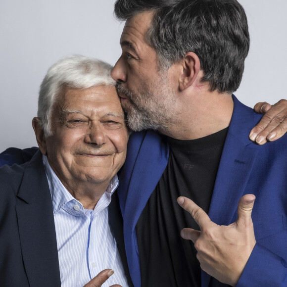 Exclusif - Stéphane Plaza et son père Raymond - Backstage - Enregistrement de l'émission "La Chanson secrète 10" diffusée sur TF1 le 22 janvier 2022 © Jacovides-Moreau / Bestimage