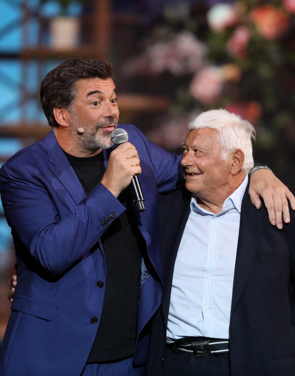 Exclusif - Stéphane Plaza et son père Raymond - Surprises - Enregistrement de l'émission "La Chanson secrète 10" diffusée sur TF1 le 22 janvier 2022 © Jacovides-Moreau / Bestimage