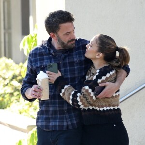 Exclusif - Ben Affleck et sa femme Jennifer Affleck (Lopez) sortent prendre un café en amoureux chez Starbucks à Santa Monica le 11 décembre 20222.