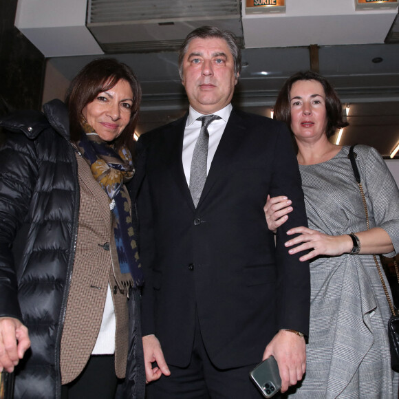 Anne Hidalgo, Vadym Omelchenko et sa femme - Projection du documentaire "Slava Ukraini" (Gloire à l'Ukraine) de Bernard-Henri Lévy au Cinéma Balzac à Paris, le 6 février 2023. © Bertrand Rindoff / Bestimage