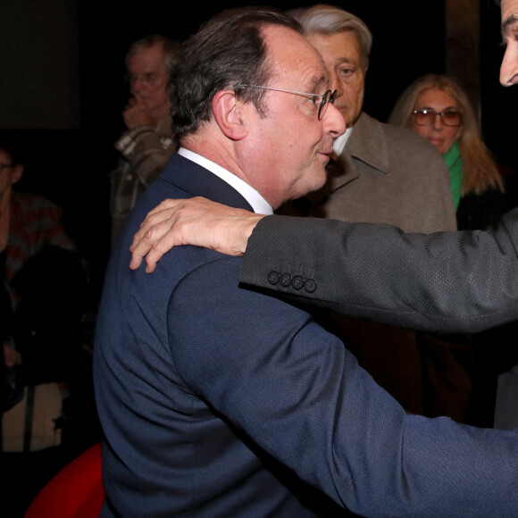 François Hollande et Bernard-Henri Lévy - Projection du documentaire "Slava Ukraini" (Gloire à l'Ukraine) de Bernard-Henri Lévy au Cinéma Balzac à Paris, le 6 février 2023. © Bertrand Rindoff / Bestimage