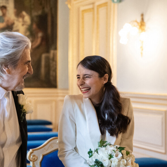 Info du 4 septembre - Mariage religieux pour Serge Lama et Luana - Exclusif - Prix Special - no web - No blog - Mariage de Serge Lama et Luana Santonino à la mairie du 7ème arrondissement de Paris. Rachida Dati, Maire du 7ème a célébré le mariage. Paris, le 11 février 2021. © Cyril Moreau/Bestimage