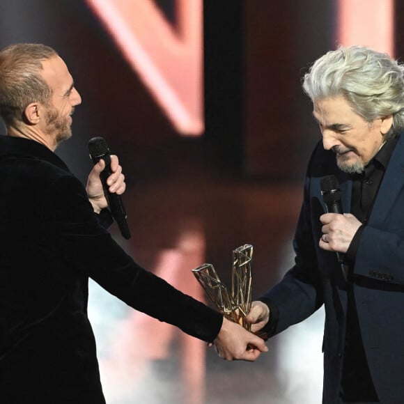 Calogero et Serge Lama (Victoire d'honneur) lors de la 38ème cérémonie des Victoires de la musique à la Seine musicale de Boulogne-Billancourt, France, le 10 février 2023. © Coadic Guirec/Bestimage 
