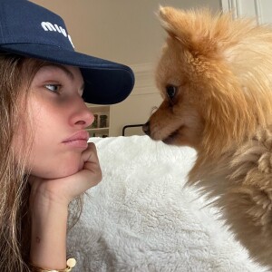 Thylane Blondeau et son chien 21. Instagram. Le 3 mars 2022.