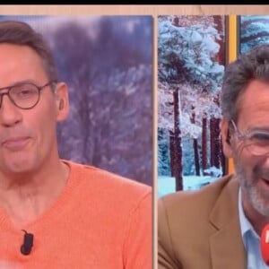 Julien Courbet affiche l'une des avocates de "Ca peut vous arriver", le 8 février 2023, sur M6