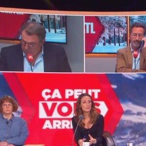 Julien Courbet affiche l'une des avocates de "Ca peut vous arriver", le 8 février 2023, sur M6