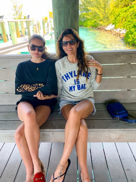 Exclusif - Thylane Blondeau et sa mère Véronika Loubry pendant leurs vacances en famille pour fêter les 18 ans de Thylane sur l'île de Staniel Cay, aux Bahamas, le 5 avril 2019.