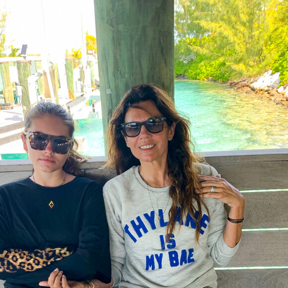 Exclusif - Thylane Blondeau et sa mère Véronika Loubry pendant leurs vacances en famille pour fêter les 18 ans de Thylane sur l'île de Staniel Cay, aux Bahamas, le 5 avril 2019.