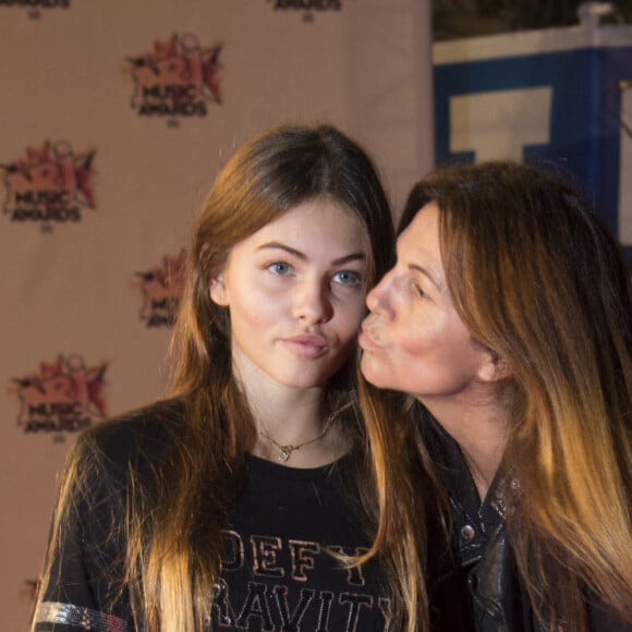 Véronika Loubry et sa fille Thylane Blondeau - Arrivées à la 17ème cérémonie des NRJ Music Awards 2015 au Palais des Festivals à Cannes, le 7 novembre 2015.