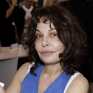 Isabelle Mergault lors de la 37ème édition du Salon du livre au parc des expositions, à la porte de Versailles, à Paris, France, le 26 mars 2017. © Cédric Perrin/Bestimage